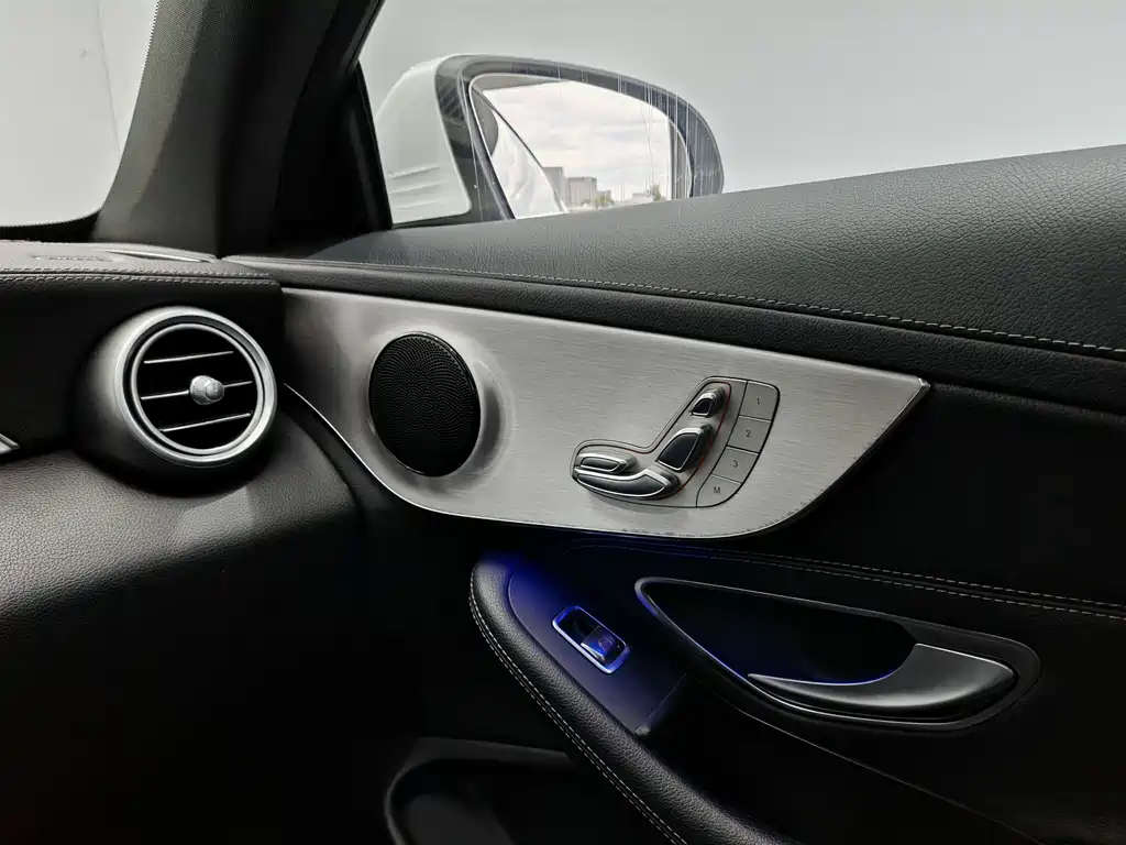 Mercedes-Benz C-Class 2019 — фото 16