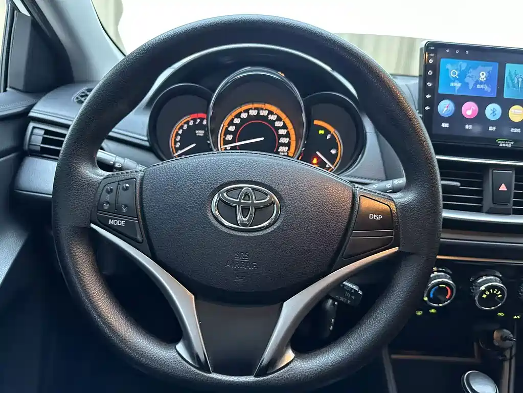 Toyota Yaris L 2022 — фото 18