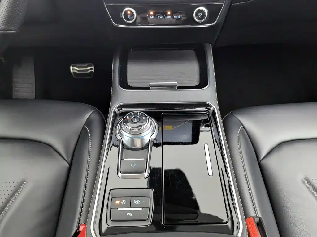 Ford Edge 2023 — фото 13