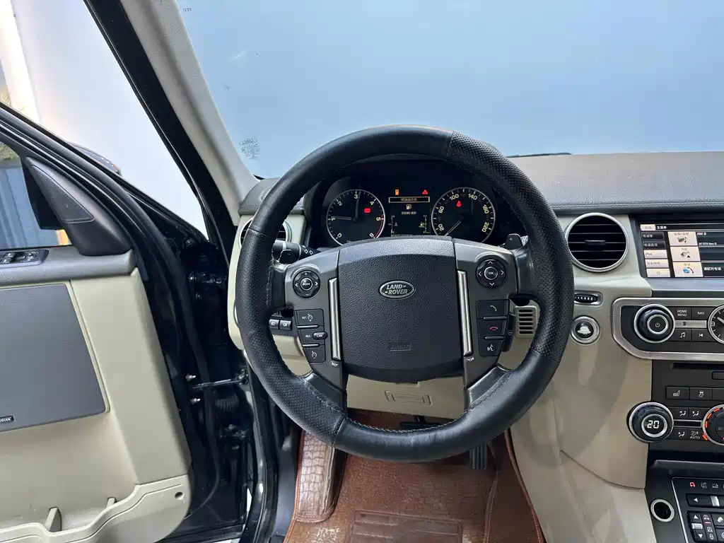 Land Rover Discovery 2015 — фото 21