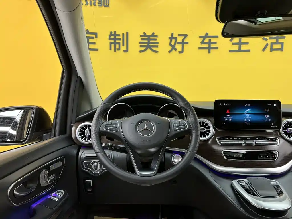 Mercedes-Benz V-Class 2021 — фото 33