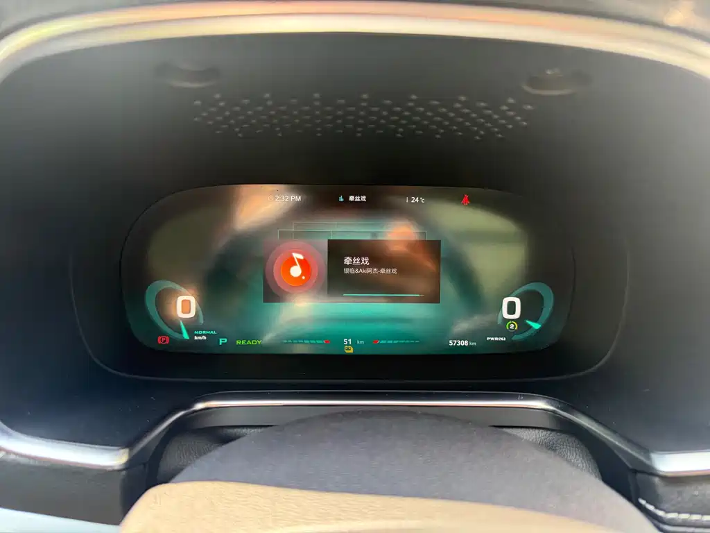 Roewe RX5 New Energy 2020 — фото 12