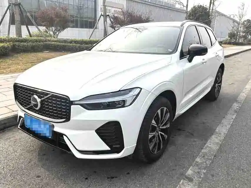 Volvo XC60 2024 — фото 1