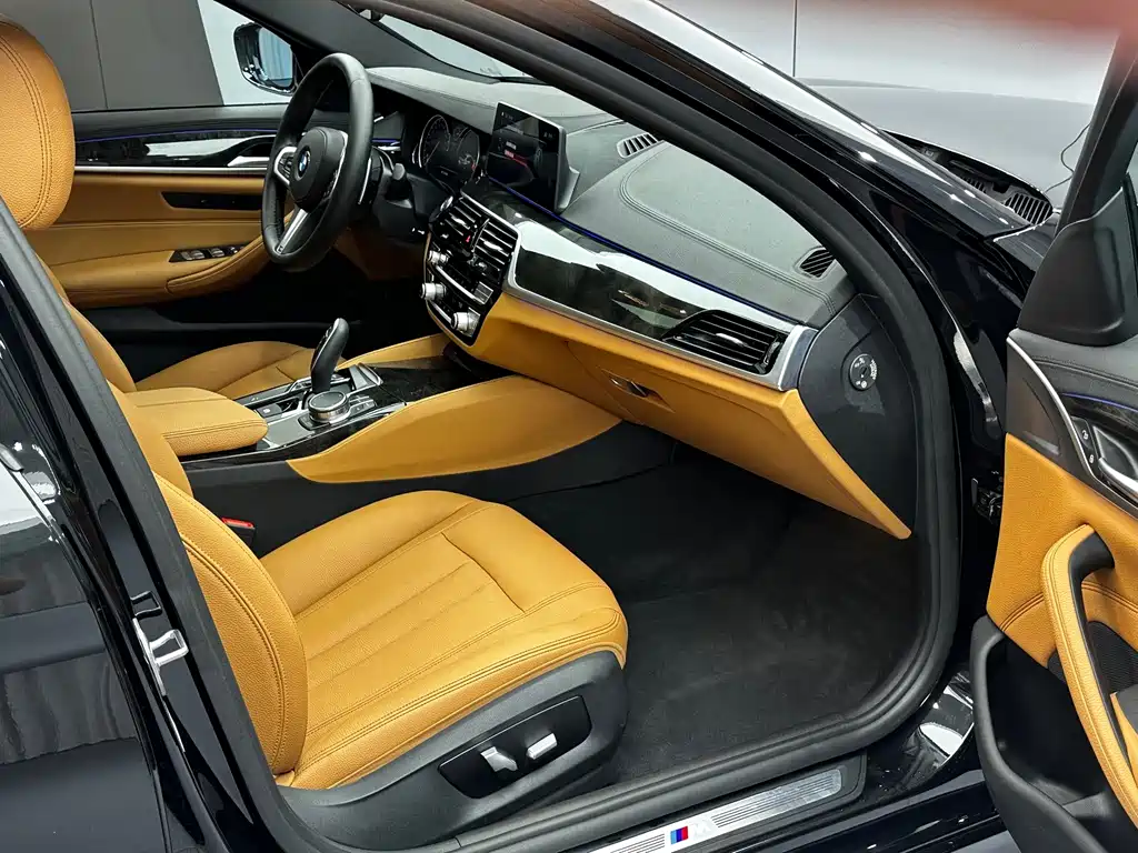 BMW 5 Series 2018 — фото 22