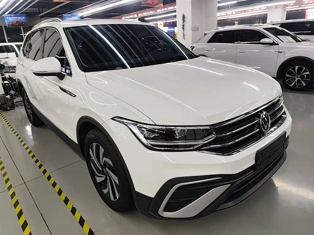 Volkswagen Tiguan L 2024 — фото 4
