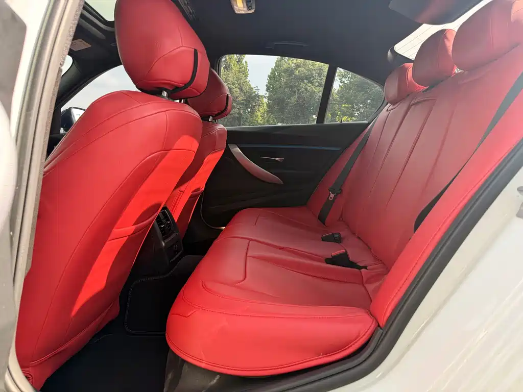 BMW 3 Series 2018 — фото 17