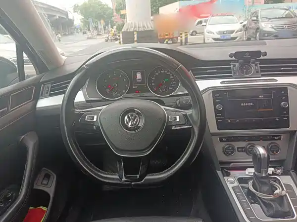 Volkswagen Viloran 2018
