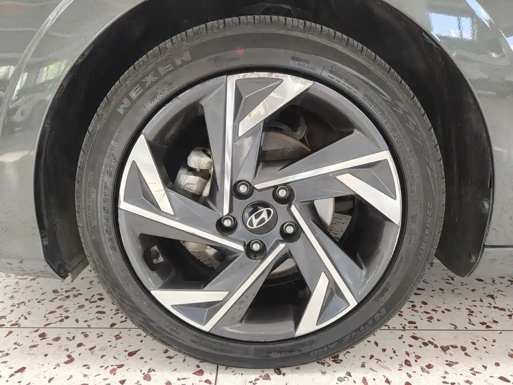 Hyundai Elantra 2023 — фото 20