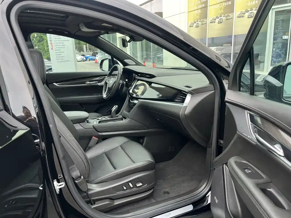 Cadillac XT6 2024 — фото 18