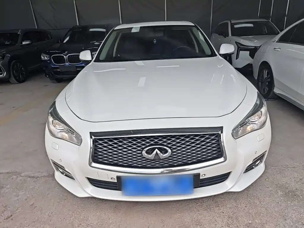 Infiniti Q50 2015