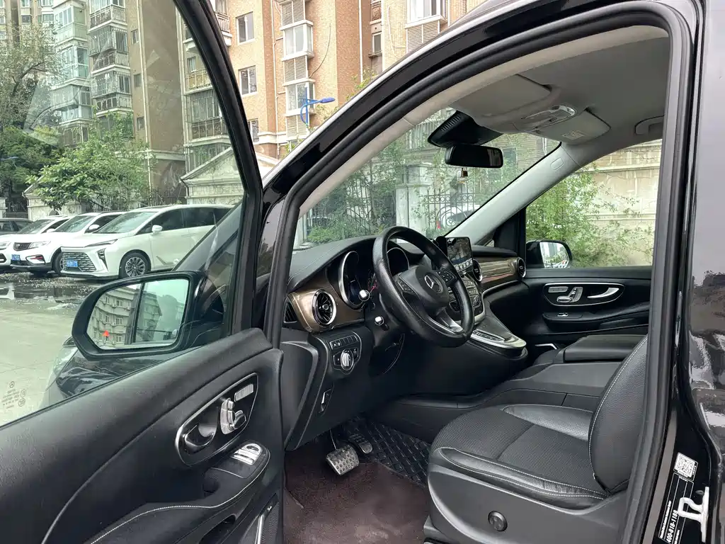 Mercedes-Benz V-Class 2020 — фото 14