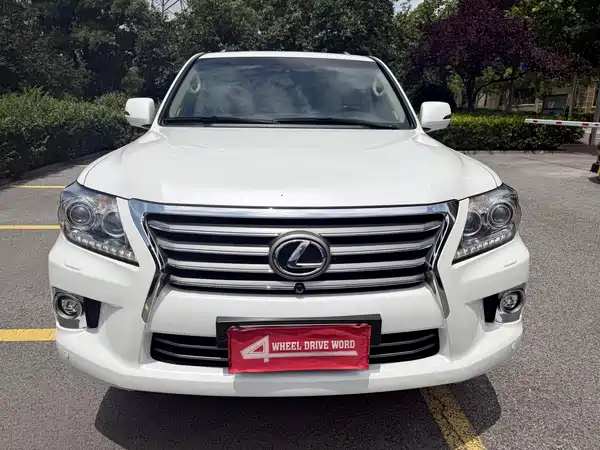 Lexus LX 2015