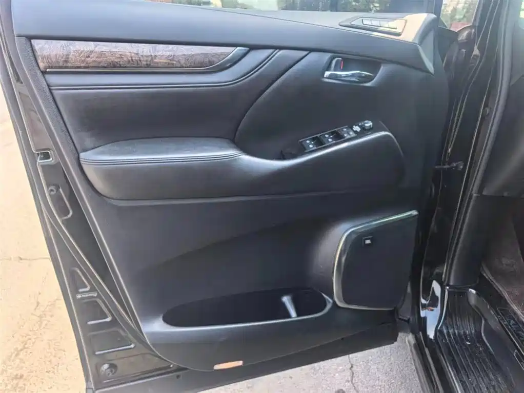 Toyota Alphard 2019 — фото 10