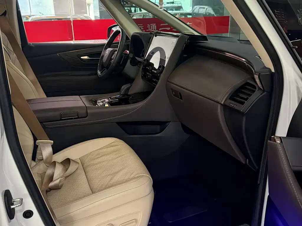 Toyota Alphard 2023 — фото 8