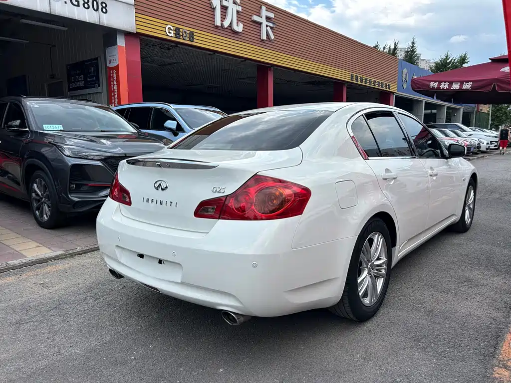 Infiniti G 2013