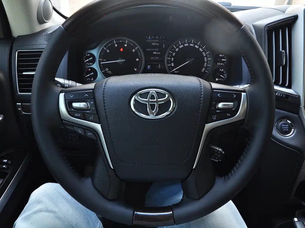 Toyota Land Cruiser 2019 — фото 8
