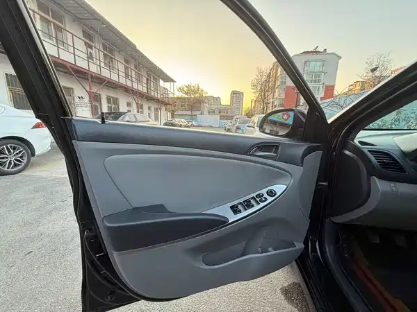 Hyundai Accent 2014