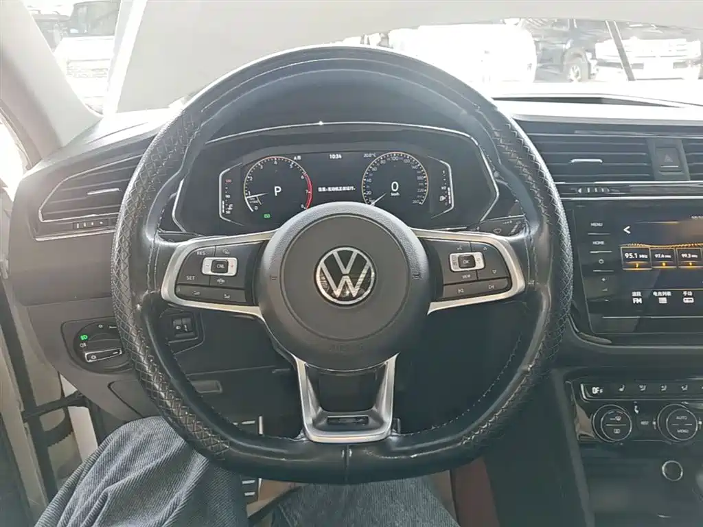Volkswagen Tiguan L 2021 — фото 11