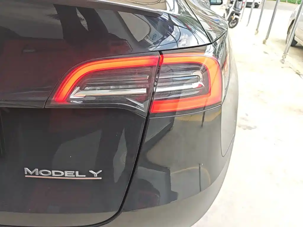 Tesla Model Y 2022 — фото 8