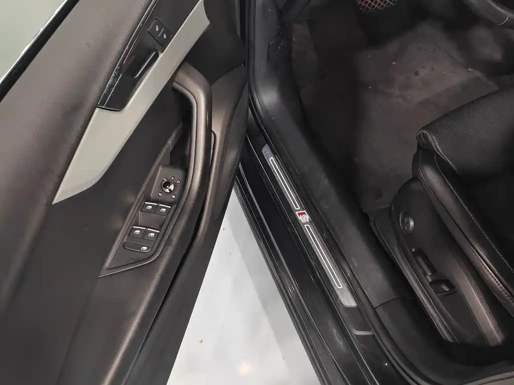 Audi A4L 2021