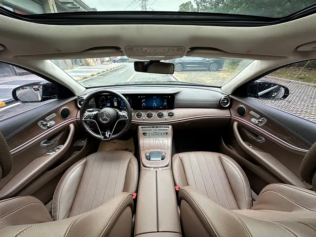Mercedes-Benz E-Class 2023 — фото 9