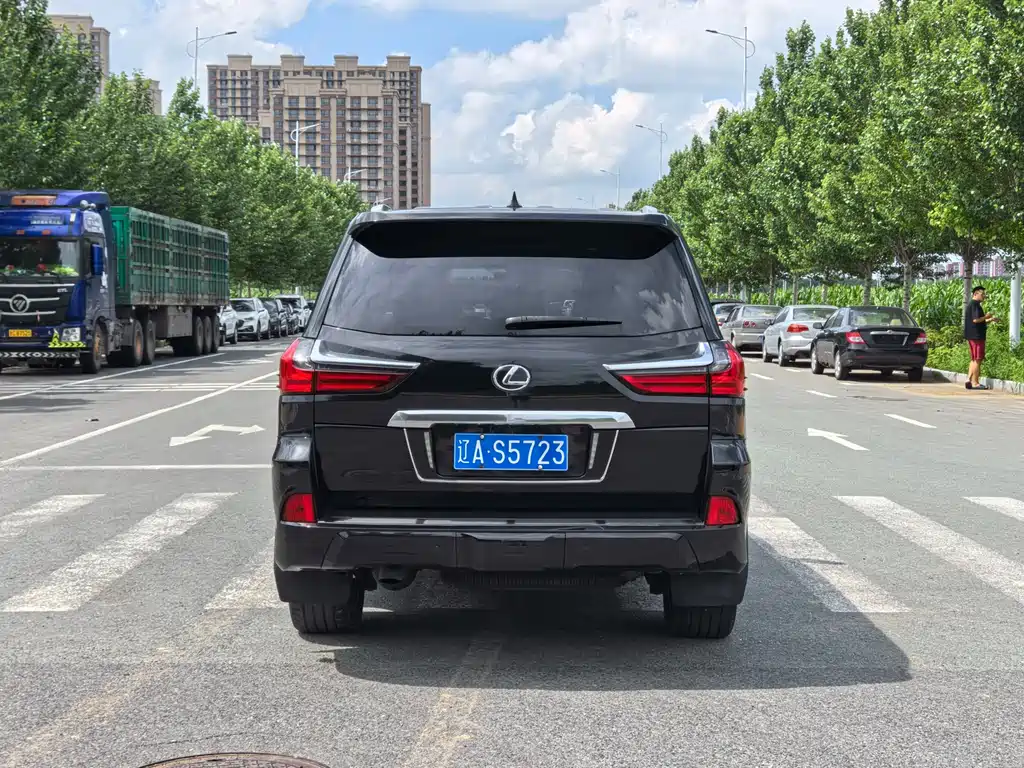 Lexus LX 2016