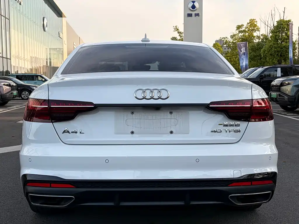 Audi A4L 2024 — фото 15