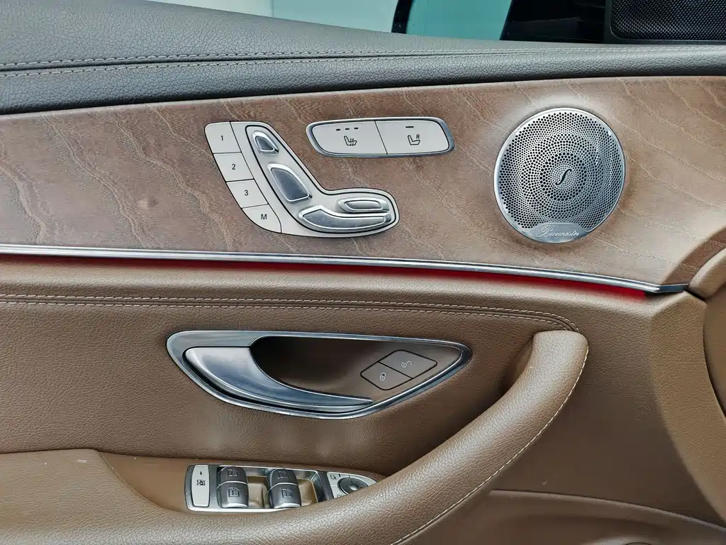 Mercedes-Benz E-Class 2019 — фото 19