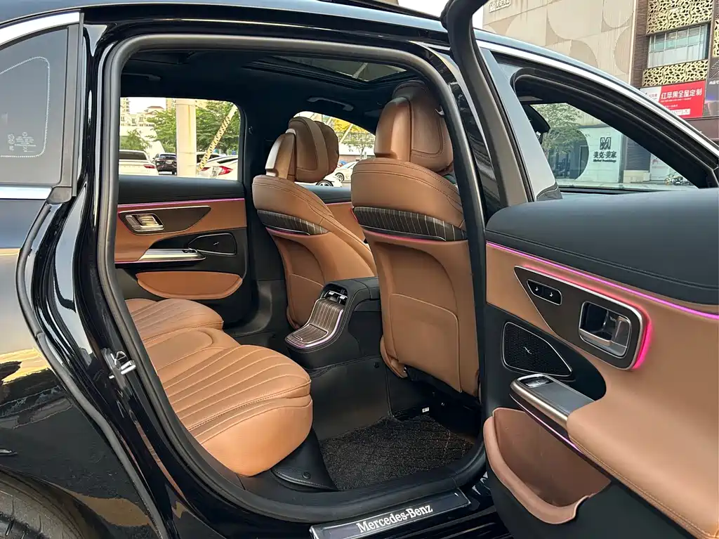 Mercedes-Benz E-Class 2025 — фото 12