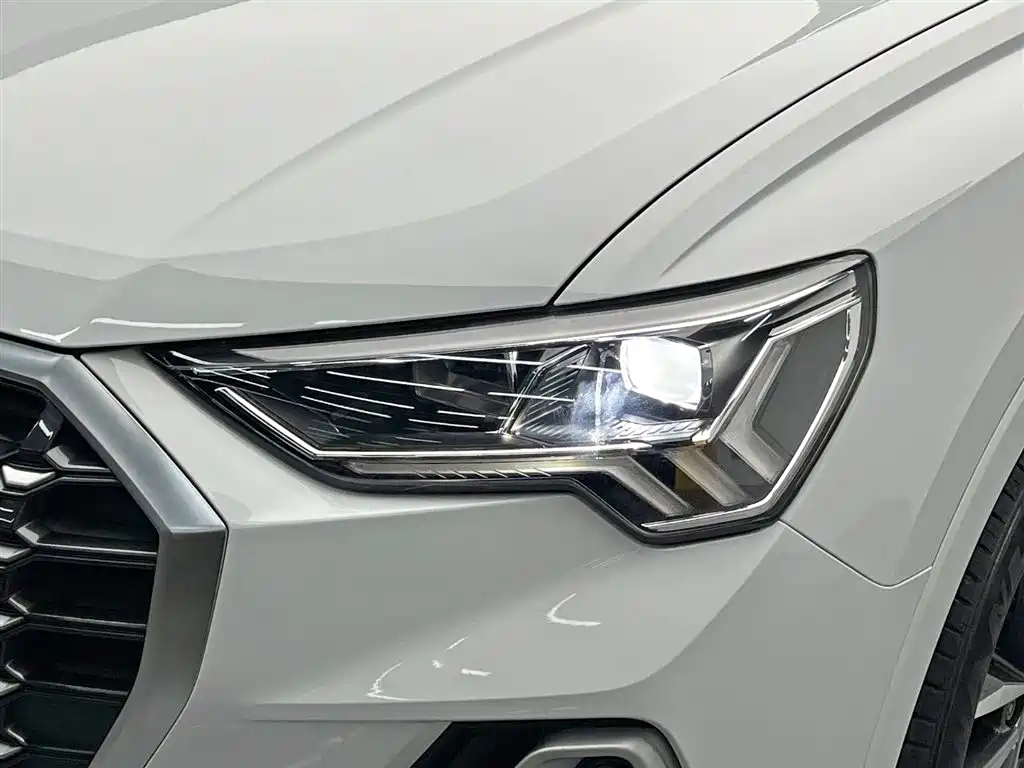 Audi Q3 2021 — фото 9
