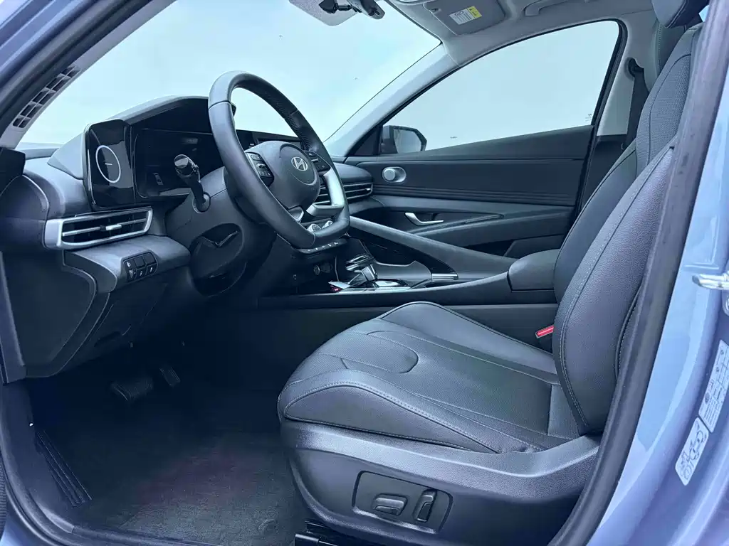 Hyundai Elantra 2023