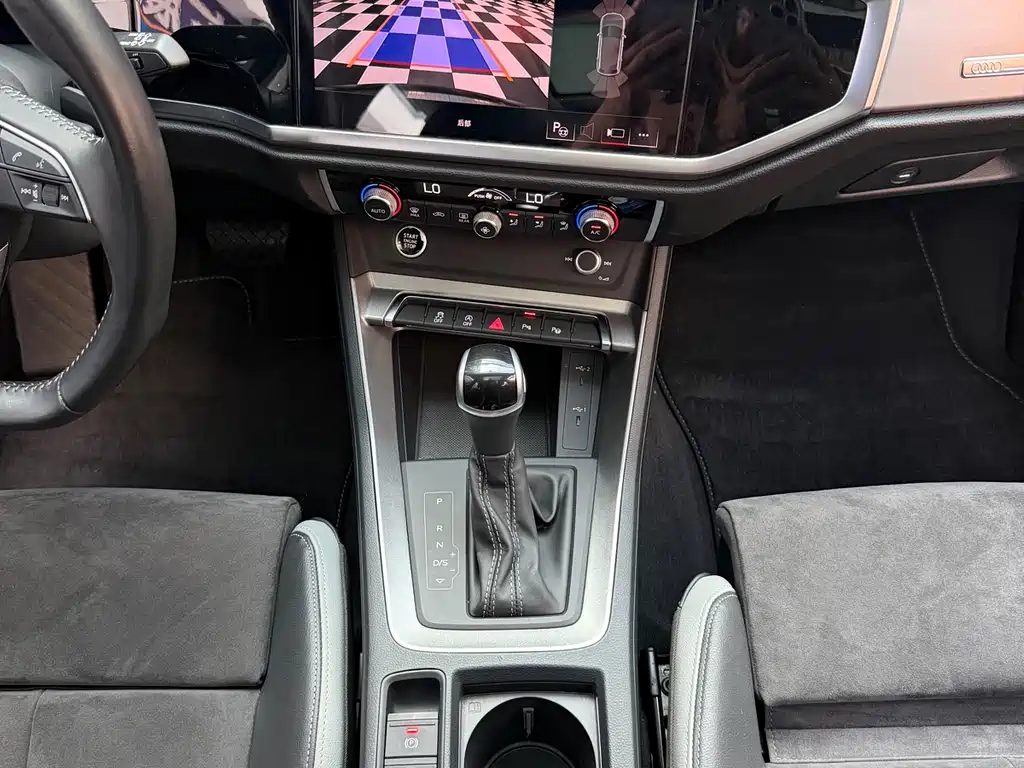 Audi Q3 2022 — фото 10