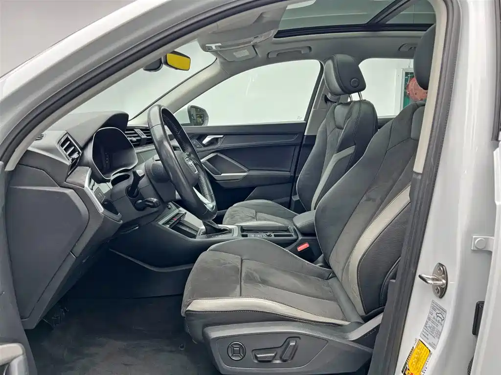 Audi Q3 2021 — фото 15