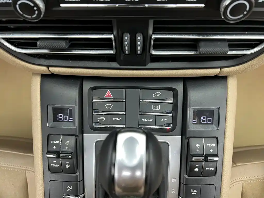 Porsche Macan 2019 — фото 22