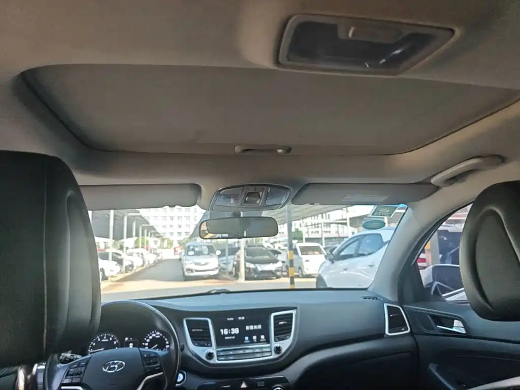 Hyundai Tucson 2017 — фото 18