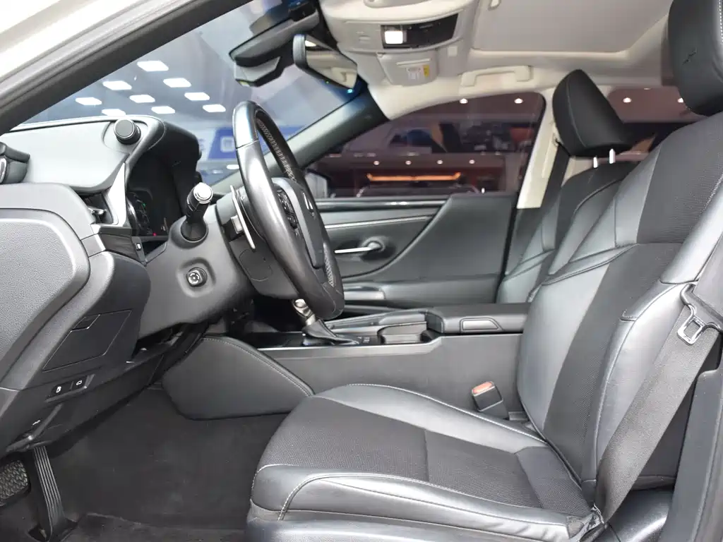 Lexus ES 2019