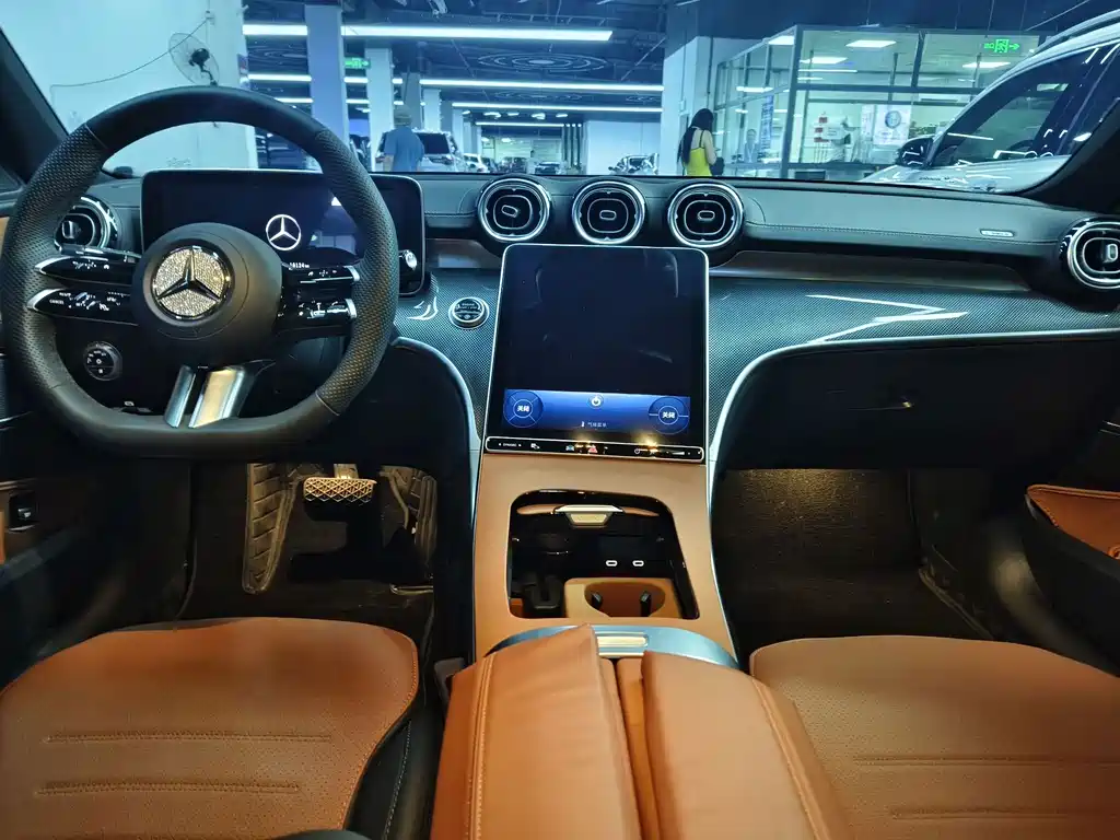 Mercedes-Benz C-Class 2025 — фото 8
