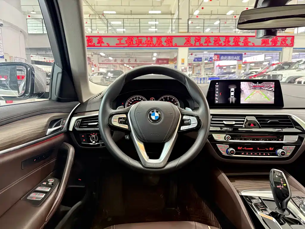 BMW 5 Series 2018 — фото 13