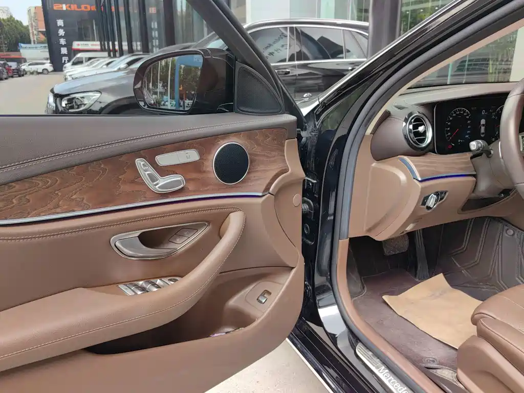 Mercedes-Benz E-Class 2023 — фото 17