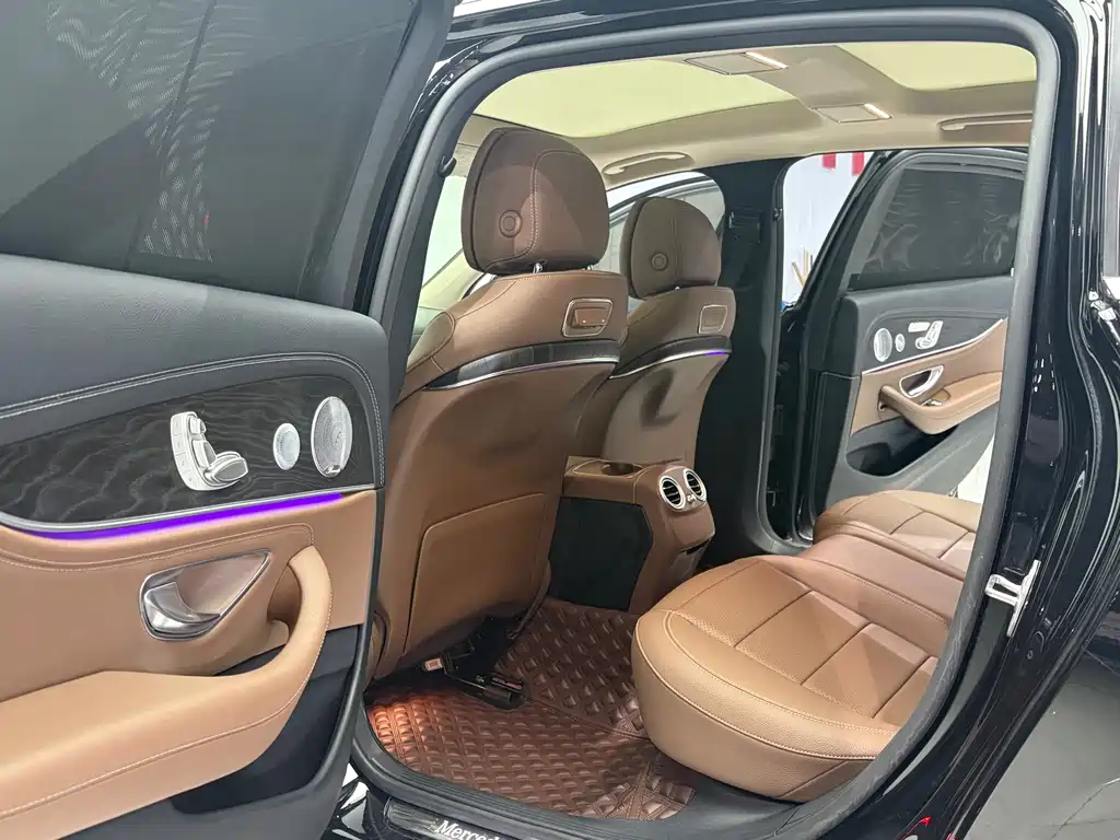Mercedes-Benz E-Class 2019 — фото 11