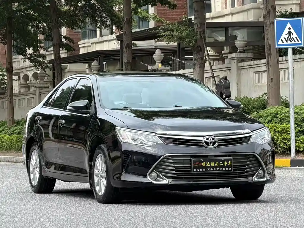 Toyota Camry 2016 — фото 1
