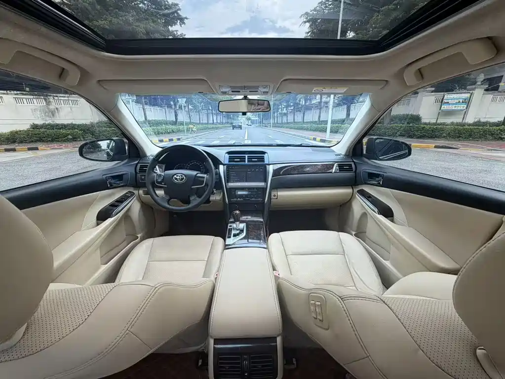 Toyota Camry 2016 — фото 15