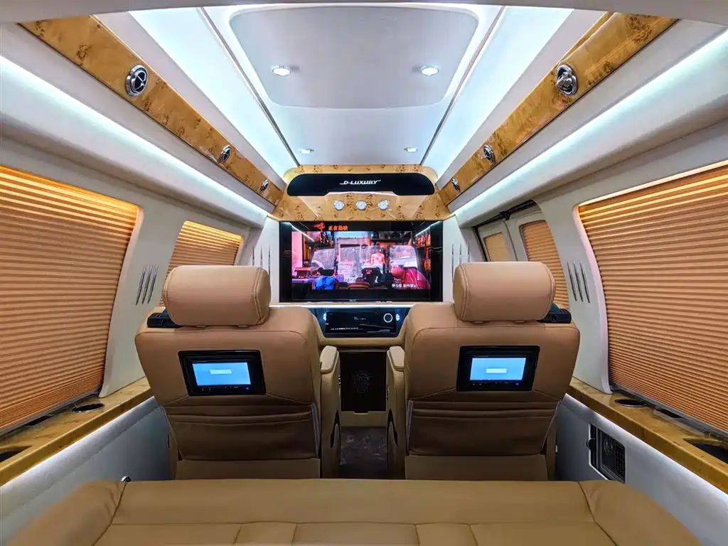 GMC Savana 2020 — фото 10