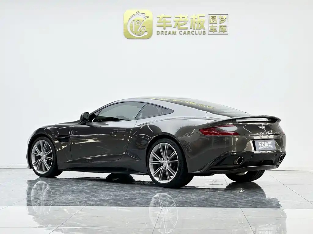 Aston Martin Vanquish 2016 — фото 6