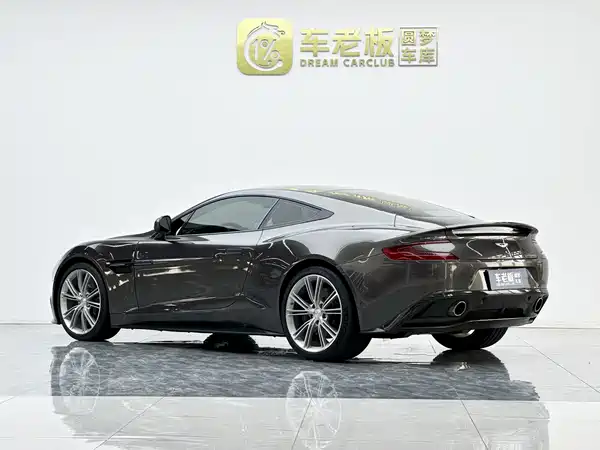 Aston Martin Vanquish 2016