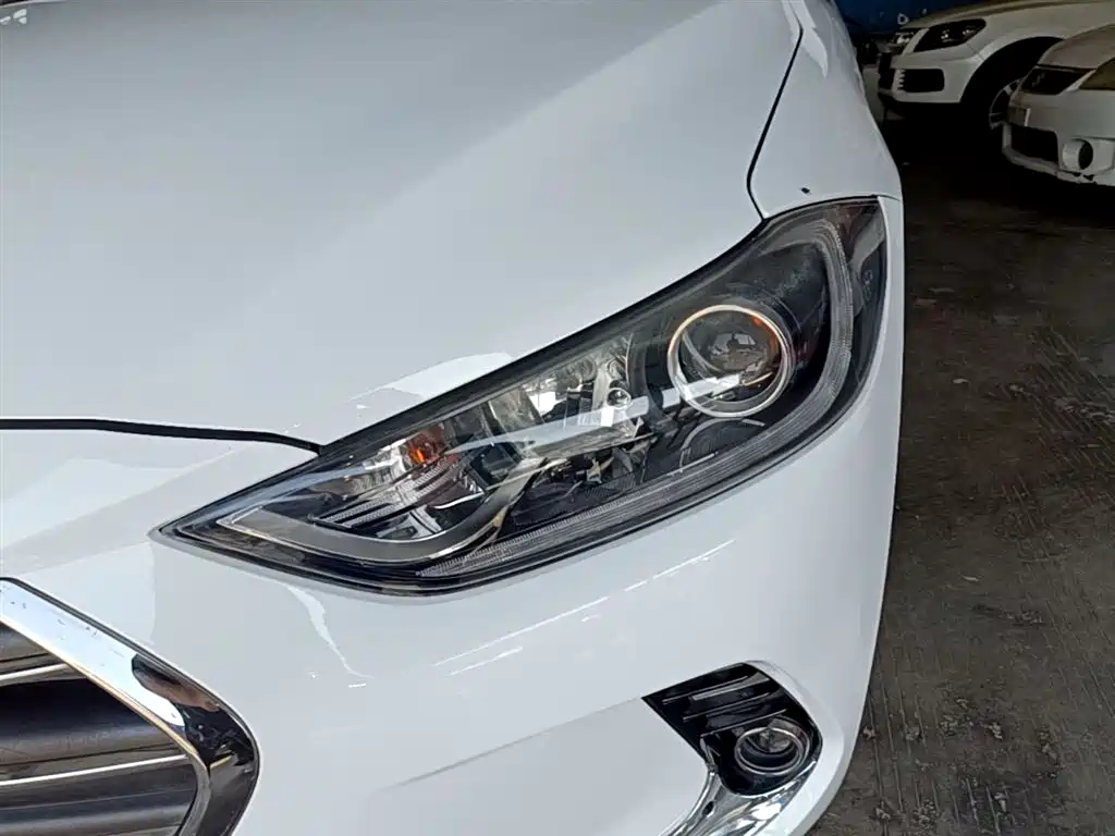 Hyundai Elantra 2019 — фото 24