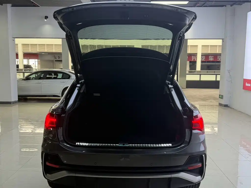 Audi Q3 Sportback 2020 — фото 23