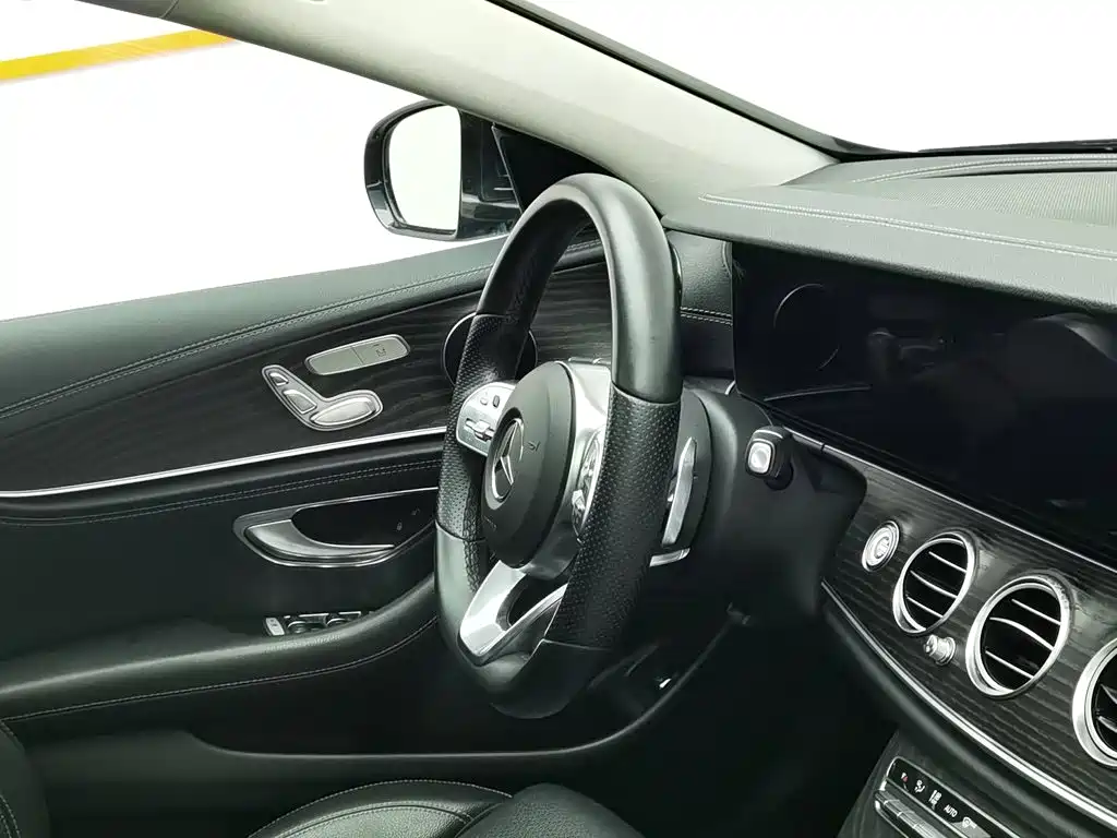 Mercedes-Benz E-Class 2019 — фото 22