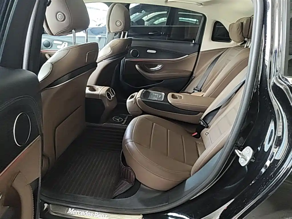 Mercedes-Benz E-Class 2020 — фото 17