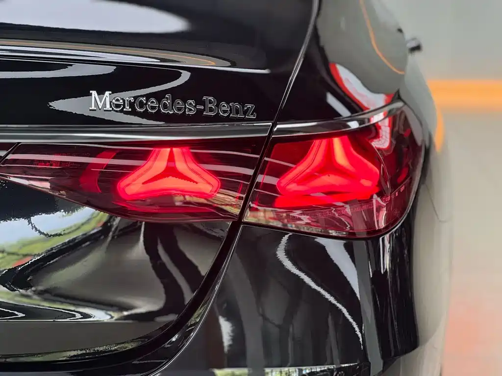 Mercedes-Benz E-Class 2024 — фото 17
